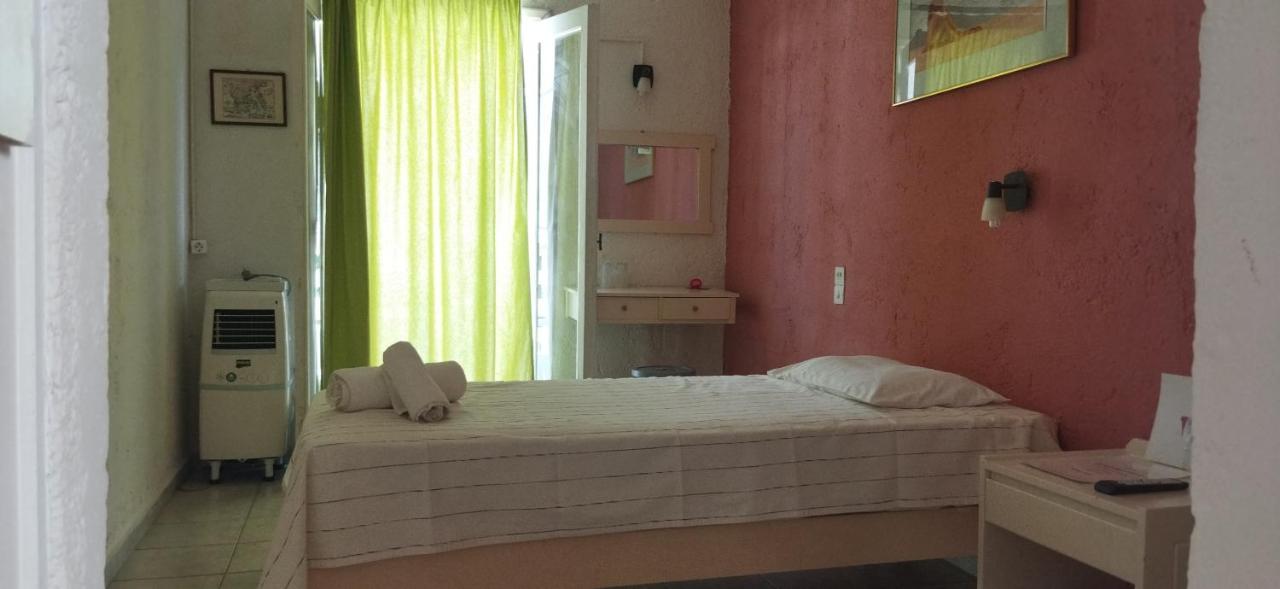 Cleo Rooms 250M From The Beach Malia Exteriér fotografie