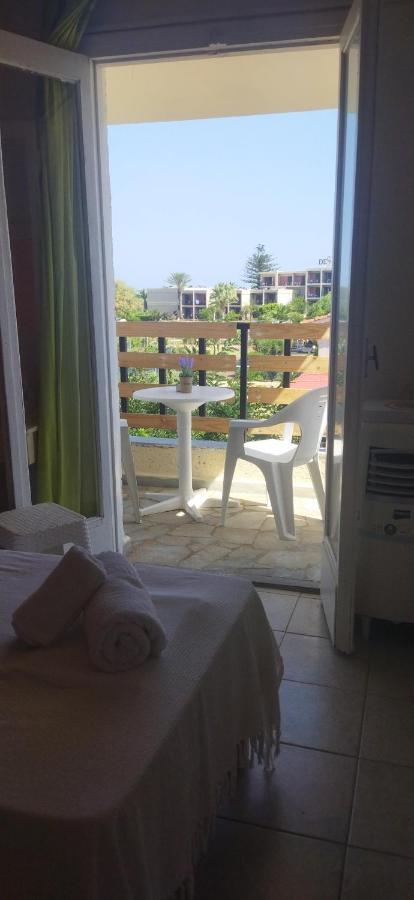 Cleo Rooms 250M From The Beach Malia Exteriér fotografie