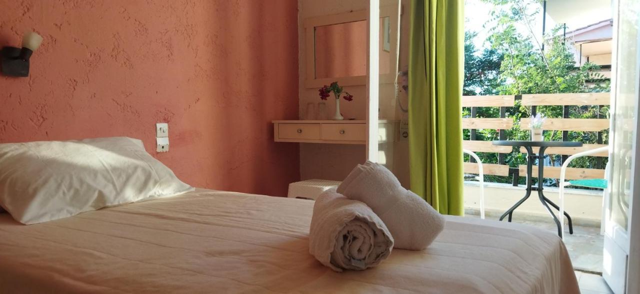 Cleo Rooms 250M From The Beach Malia Exteriér fotografie